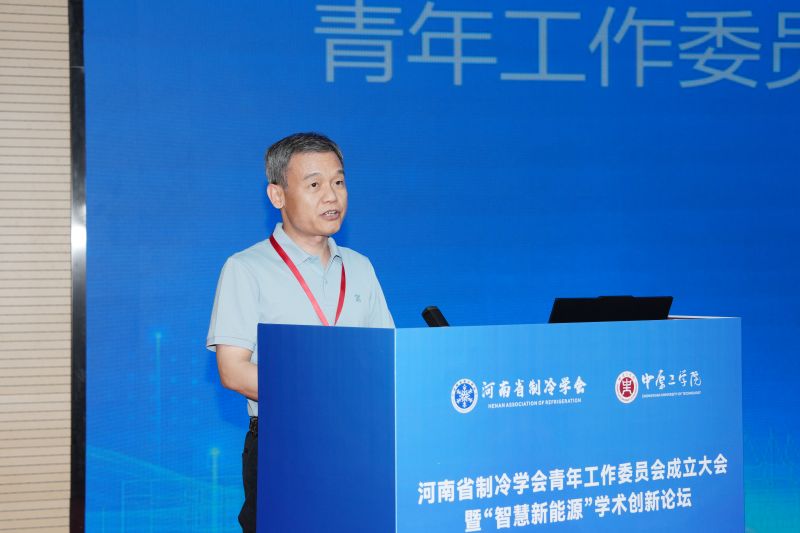 学会副秘书长刘群生代表学会宣读贺词.jpg